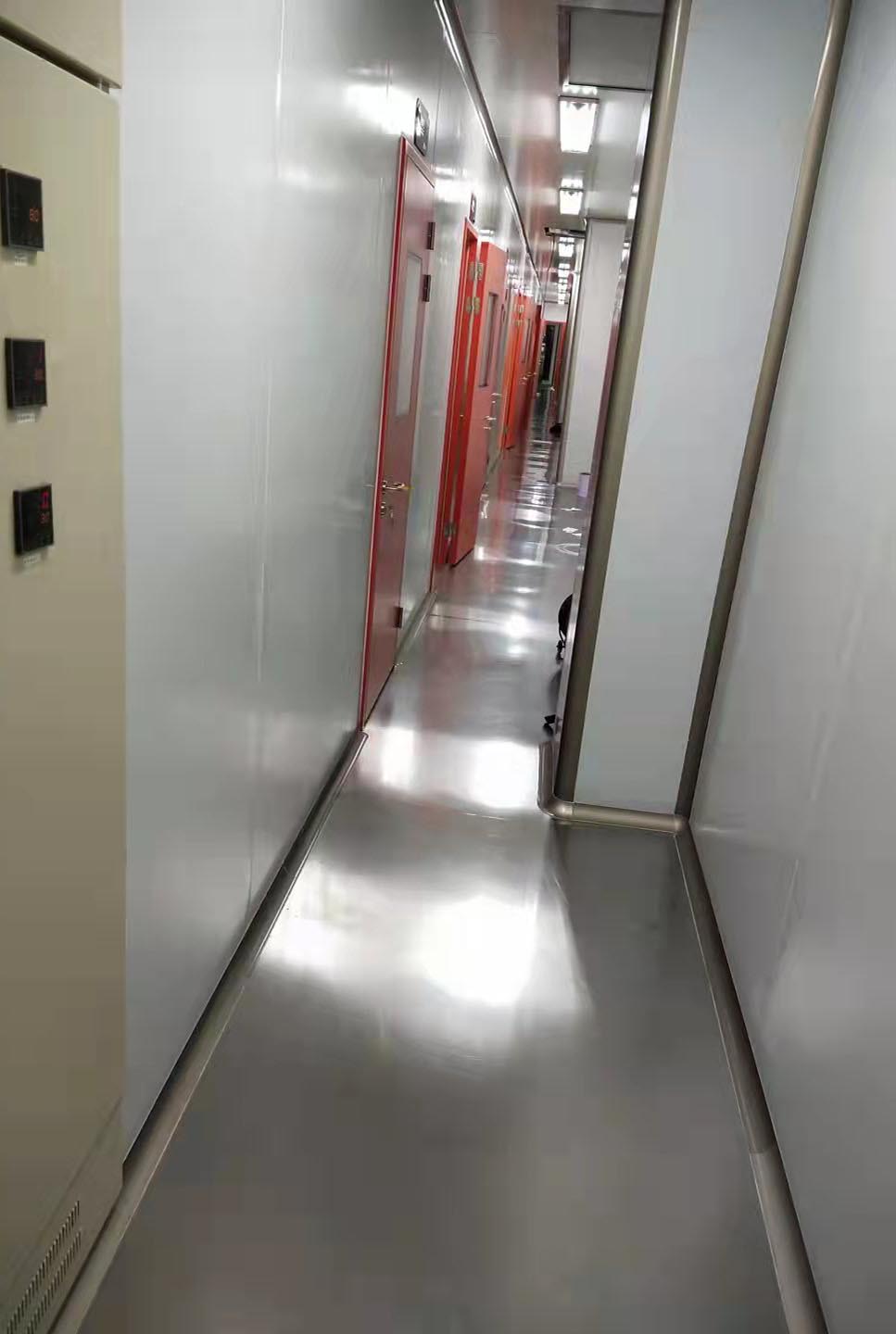 無(wú)塵自動(dòng)<a href='http://m.9gmm.cn/' target='_blank' title='噴漆設(shè)備' style='color:#eb2828'><strong>噴漆設(shè)備</strong></a>.jpg